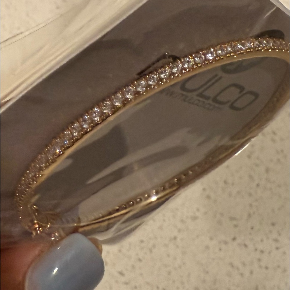 Elegant Gold Bracelet with Crystals